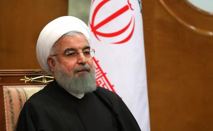 الرئيس الإيراني يعلن عن عودة بعض النشاطات الاقتصادية للعمل بظل كورونا