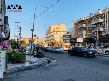 استمرار الحياة في منطقة الكرادة داخل في العاصمة بغداد العراقية رغم المعاناة