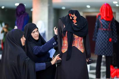 دبیر سامان‌دهی کارگروه مد و لباس هم گفته است برای جایگزین کردن حجاب استایل‌ها، جشنواره مد موقر را راه‌اندازی می‌کنند