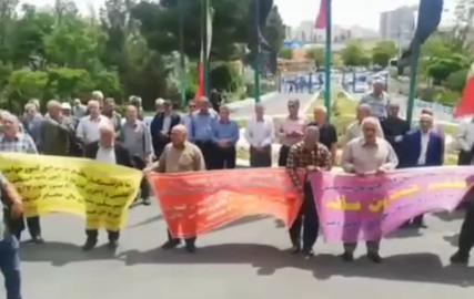 Təbriz və Zəncan şəhərlərində telekommunikasiya təqaüdçüləri etiraz aksiyası keçirib