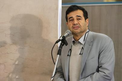 خبرگزاری «تابناک» گزارش داده است که به نمایندگان مجلس به صورت روزانه با حضور در دفتر «احمد دنیامالی»، وزیر ورزش و جوانان جمهوری اسلامی با او برای گرفتن امتیازات جدید یا تحمیل مدیران مورد نظر خود برای حضور در وزارت ورزش مذاکره می‌کنند