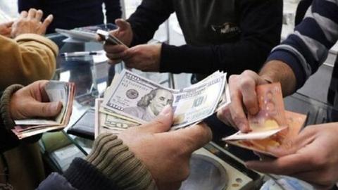 گرایش به تبدیل دارایی‌ها به ارزهای دیگر کشورها، نشان‌های آشکار دیگری از تضعیف نیروی همسرنوشتی در جامعه ایران است