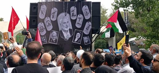 اصولا گروه‌های بنیادگرا در همه کشورهای اسلامی به دلیل توسل به خشونت و ایجاد ناآرامی برای پیشبرد اهداف خود، تلاش برای تاثیر بر گفتمان عمومی و تحدید آزادی‌های مدنی و سیاسی شهروندان و تلاش برای نفوذ در قدرت، عموما تهدیدی برای فرآیندهای دموکراتیک به شمار می‌آیند