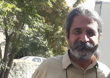امروز چهارشنبه ۱۷ مرداد ۱۴۰۳ شماری مامور امنیتی به منزل «اسماعیل گرامی»، فعال بازنشسته کارگری، یورش برده و برخی وسایل شخصی او را ضبط کرده‌اند.