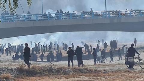 مقامات دولت فراگیر نشدن اعتراضات خوزستان و اصفهان در سال گذشته را دلیلی بر آن می‌دانند که پس از سرکوب بی سابقه اعتراضات آبان ۱۳۹۸، دیگر اعتراضات سراسری رخ نخواهند داد