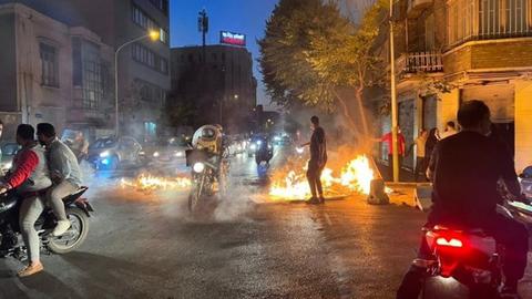 نظر سنجی رییس نهاد نمایندگی خامنه‌ای در دانشگاه‌ها: ۸۳ درصد مردم معترض‌اند
