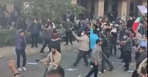 حمله به دانشجویان با چماق و اسلحه