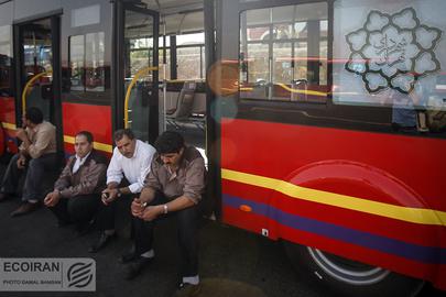 در جریان برگزاری اعتصاب سه روزه رانندگان شرکت واحد، دست‌کم ۱۲ نفر از رانندگان توسط نیروهای امنیتی بازداشت شدند