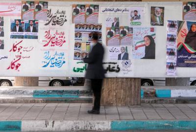 اعتقال عشرات الإيرانيين بسبب دعوتهم عبر الانترنت لمقاطعة الانتخابات