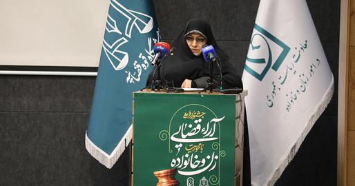 معاون رییس جمهور ایران همچنین در مورد پیگیری‌هایش برای زنان بازداشتی در اعتراضات ۱۴۰۱، موضوع را از سرش باز کرده: «مساله زندان‌ها که مربوط به قوه‌قضاییه است و زن و مرد نداشته است و نسبت به همه اجرا شده است.»