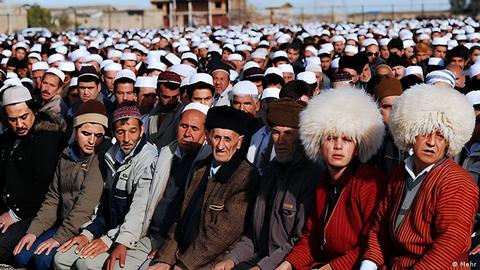 سرگذشت بزرگترین اقلیت دینی ایران با حدود یک میلیون نفر جمعیت که از شمال غرب تا جنوب شرق پراکنده است،‌ با حوادث متعددی که در دوران جمهوری اسلامی بر آن رفته، قابل توصیف است