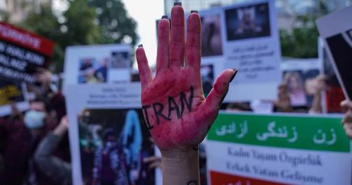حمایت از جنبش ایرانیان در اتریش؛ بستن راه‌های جمهوری اسلامی در اروپا
