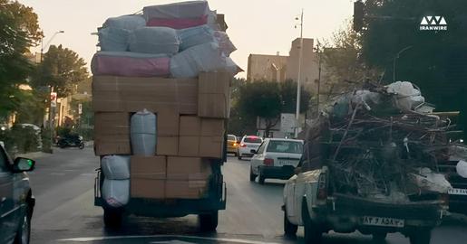 حمل انواع بسته‌ها و کارتن‌ها با ماشین، موتورهای سواری و یا وانت‌هایی که بیش از حد مجاز بار زده‌اند