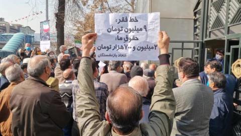 دولت بدون توجه به مصوبه شورای عالی کار میزان مستمری بازنشستگان حداقل بگیر را ده درصد افزایش داد. بر اساس مصوبه شورای عالی کار هیات دولت باید افزایش ۳۸ درصدی حقوق را اجرایی می‌کرد