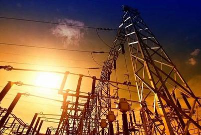 «عباس جبالبارزی»، نایب رئیس کمیسیون صنعت اتاق بازرگانی ایران گفته است: «درحالیکه واحدهای صنعتی با مشکل قطعی برق در پی افزایش سرما دست به گریبان هستند دولت واحدهای کوچک و متوسط را هم ملزم به پرداخت حق ترانزیت برق کرده است.»