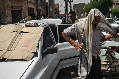 دو ساعت برق قطع است و دو ساعت آب