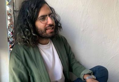 روز پنج‌شنبه ۳۱ شهریور ماه ۱۴۰۱ ماموران امنیتی به خانه ایمان‌به‌پسند روزنامه‌نگار و از فعالان جامعه مدنی در تهران هجوم برده و او را بازداشت کردند.