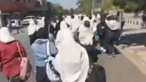 در ویدیوهایی که در رسانه‌های اجتماعی منتشر شده دانش‌آموزان دختر در شهرهای رشت، پرند، اسلامشهر و قلعه‌حسن‌خان به خیابان آمده و با برداشتن حجاب اجباری علیه کلیت نظام جمهوری اسلامی شعار «مرگ بر دیکتاتور» سر داده‌اند