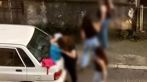بر اساس فیلمی که خبرگزاری رکنا از این دختران منتشر کرده، چهار دختر نوجوان پشت یک ماشین پراید در حالی که حجاب اجباری را رعایت نکرده‌اند مشغول رقص و شادی هستند.
