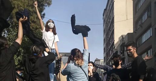 در جریان اعتراضات به قتل حکومتی «ژینا (مهسا) امینی»، هزاران تن در شهرهای مختلف ایران بازداشت شدند