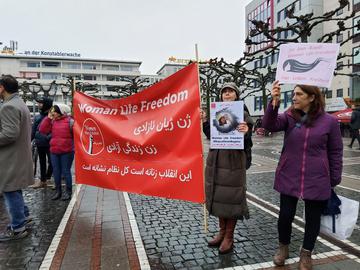تجمع ایرانیان در ده‌ها شهر جهان در حمایت از اعتراضات سراسری
