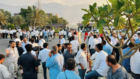 تجمع سه هزار کارگر پیمانکاری ۱۲ پالایشگاه پارس جنوبی