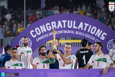 پس از همخوانی نکردن بازیکنان تیم ملی فوتبال ساحلی با سرود جمهوری اسلامی و خودداری از جشن قهرمانی پس از پیروزی مقابل تیم ملی فوتبال ساحلی برزیل، سازمان‌های اطلاعاتی و امنیتی، برخی از بازیکنان را بارها بازجویی کرده‌اند