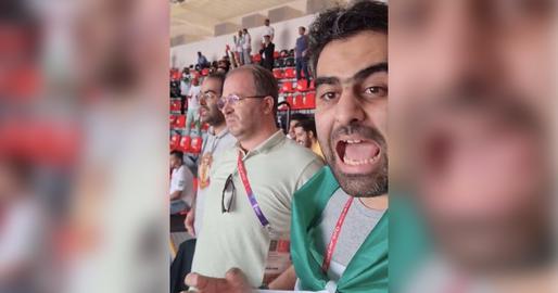 ساختار جدید روابط فیفا، اما دیگر با آنچه در جام جهانی ۲۰۲۲ اتفاق افتاد تفاوت‌هایی فاحش دارد. آنچه امروز در صداوسیما، خبرگزاری‌های وابسته به سپاه و حتی رسانه به‌ظاهر خصوصی عادل فردوسی پور در توصیف جیانی اینفانتینو می‌شنویم، مقدمه‌چینی‌هایی است برای جام جهانی ۲۰۲۶. جایی که قرار نیست نشانی دوباره از نیروهای ارزشی، با کمک میزبان و فیفا، روی سکوها باشد.