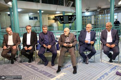 روزنامه «آگاه» با تیتر تند «تسلیم‌طلبان»، اصلاح‌طلبان را «نیروهای رادیکال» و «مشارکتی‌های پیشین» معرفی کرد و مدعی شد آن‌ها غیر از «هجمه به نظارت استصوابی، آزادی زندانیان سیاسی و چراغ‌سبز به آژانس» برنامه‌ای ندارند
