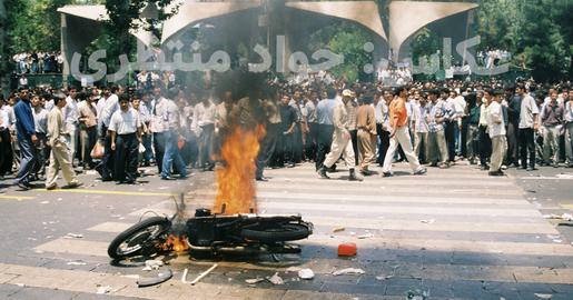 شَتَک خون: اعتراضات ۱۸تیر کوی دانشگاه به روایت تصویر