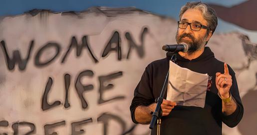 حامد اسماعیلیون، کسی که بزرگترین راهپیمایی اعتراضی سراسری در جهان از شرق تا غرب را سازماندهی کرد، کسی که یکصد هزار ایرانی را در برلین دور هم جمع کرد، کسی از که صدای خانواده‌اش، بدل به صدای مردم ایران شد