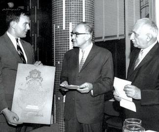 حبیب ثابت پاسال از اعضای اصلی تشکیلات بهائیان ایران.نفر اول از سمت راست حبیب ثابت پاسال