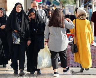 Un funcionario iraní culpa a las mujeres de la “contaminación urbana” por su desobediencia al hiyab