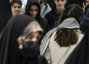 Millət vəkili Bankipur Ofogh televiziya proqramında hicab və iffət qanun layihəsi haqqında ətraflı məlumat verərək deyib: “Düşünürəm ki, bayramdan sonra fəaliyyətə başlayacaq”.