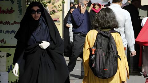 یک حجاب‌بان: گفتند اگر به کسی آسیب بزنیم، خودمان باید پاسخگو باشیم