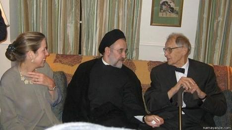 Iranian President Mohammad Khatami met with US scholar Richard Nelson Frye and his partner, who was not wearing a hijab.