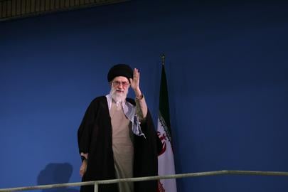 اظهارات «علی خامنه‌ای» رهبر جمهوری اسلامی در هفته اول تیر و جابه‌جایی‌های سپاه و جمله‌ای از او تیتر همه رسانه‌ها و حتی سایت خودش شد: «خدای سال ۶۰، همان خدای امسال است.»