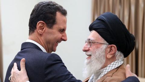 قومون مجلیسده‌کی نوماینده‌‌سی: مینلرله شهید وئریب و میلیاردلارلا تومن خرجله‌دیکدن سونرا سوریه‌نی ایکی الیمیزله تسلیم ائتدیک