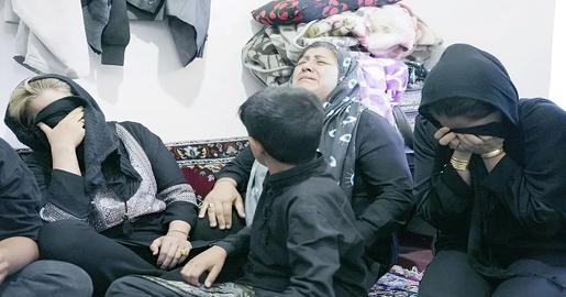 همسران کارگران معدن: لباس‌های شوهران‌مان را خودمان رفو می‌کنیم