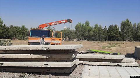 ششم خرداد خبر آمد که ساخت و سازهای جدیدی دور «خاوران» در حال انجام است