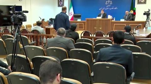 دادگاه در جمهوری اسلامی ایران «محسن شکاری»، معترض بازداشت شده را بابت آنچه بستن خیابان توصیف کرده با حکم «محاربه» اعدام کرده اما متهم ردیف اول پرونده سرنگونی هواپیمای اوکراینی را به قتل شبه عمد متهم و سه سال مجازات حبس علیه او صادر کرده است
