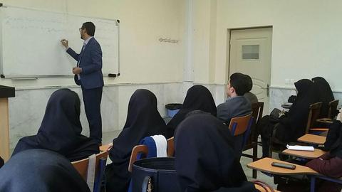 در  دو روز گذشته همزمان با بازگشایی دانشگاه‌ها در سال جدید، هشتگ #دانشگاه_تهران به یکی از هشتگ‌های داغ شبکه‌های اجتماعی تبدیل شده است