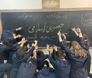 همه اقشار جامعه در حال رنج بردن هستند