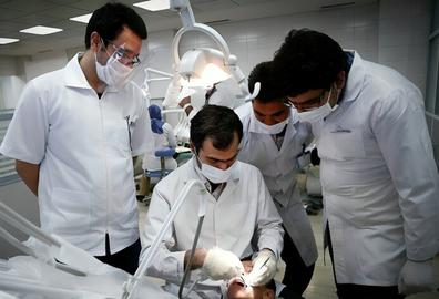 وزیر بهداشت: افزایش حقوق دستیاران پزشکی از مهر