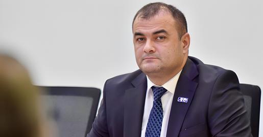 دولتمند اسلاموف، ناظر ویژه کنفدراسیون فوتبال آسیا، به عنوان متخصص امور بین‌المللی در فدراسیون فوتبال این کشور شناخته می‌شود. او در بازی سپاهان و الاتحاد رای به لغو مسابقه داد