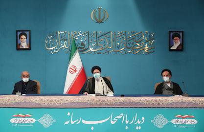 مراسم افطار رئیسی با مدیران رسانه‌؛ سرمایه سیاسی یا بازگشت به دهه ۶۰