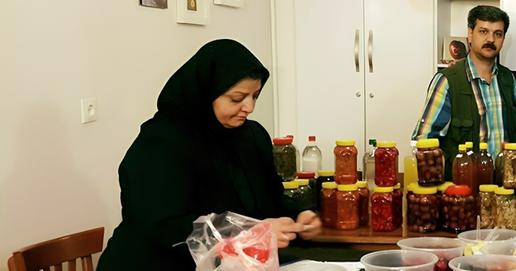 عبور از بحران با ترشی‌های خانگی ربابه خانم؛ گفت‌وگو با رضا شهابی
