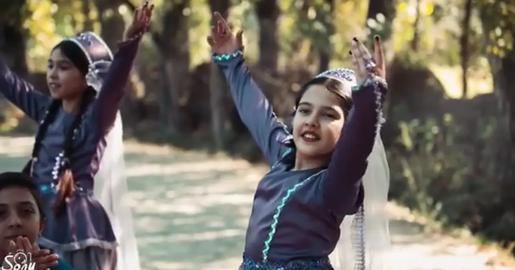 یک آموزشگاه رقص آذربایجانی در خوی، به دلیل مشارکت هنرجویان خردسال این آموزشگاه در ساخت یک کلیپ ویدئو به زبان تُرکی آذربایجانی پلمپ شد.