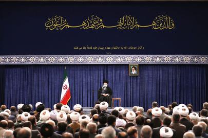 اعتراف علی خامنه‌ای به «محدودیت» بودن حجاب اجباری