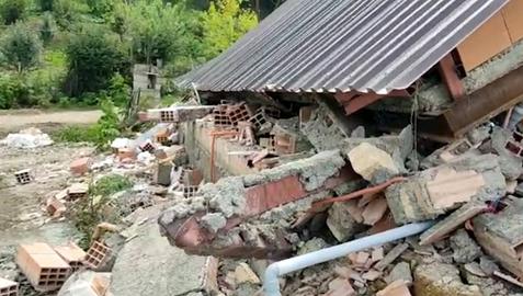 یورش ۲۰۰ مامور حکومتی به روستای روشنکوه برای تخریب خانه‌های بهاییان